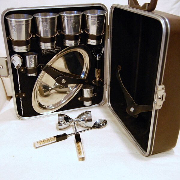 Vintage Executair 707 Portable Travel Bar Set Suitcase