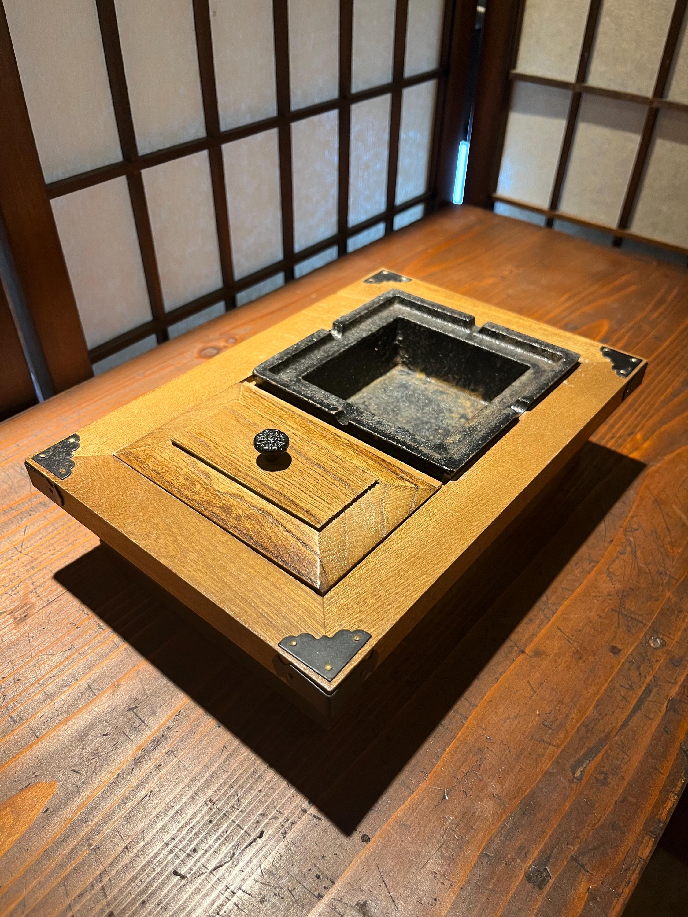 木製火鉢 箪笥 銅製落とし付き Antique hibachi - Etsy 日本