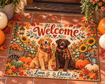 Gepersonaliseerde deurmat voor honden in herfstthema, welkomstmat met aangepaste huisdiernamen voor Thanksgiving.