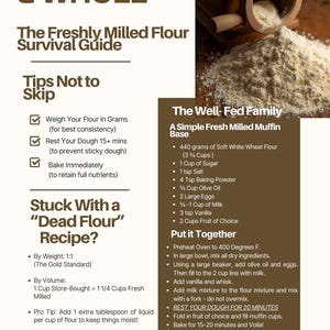 Op de afbeelding: Een receptgids getiteld "Nourished & Whole" met instructies voor het maken van muffins. De afbeelding bevat tekst over het wegen van bloem, het laten rusten van deeg en direct bakken. Een houten bloemmolen wordt getoond, met een stapel bloem. Het recept bevat ingrediënten en instructies.