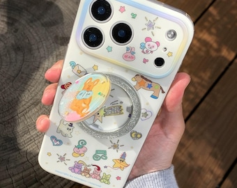Funda MagSafe de doble capa, color blanco leche mate iridiscente con diseño de pony y oso arcoíris para iPhone 17/16/15 Pro Max con purpurina y soporte Pop Socket.