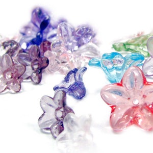 Flower Plastic Beads Bulk - Flower Leaves Mix Plastic Beads for Crafts and Jewelry Making - DIY Craft Supplies Gift For Kids 0.5LB Pack
