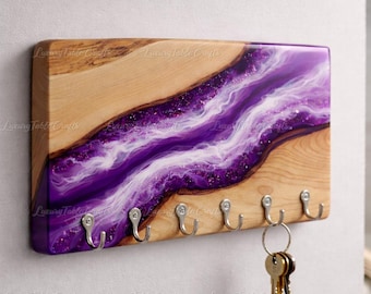 Llavero de lujo de resina púrpura y madera / Gancho de pared con borde natural inspirado en la amatista / Organizador de entrada hecho a mano / Decoración personalizada para llaves hecha a mano