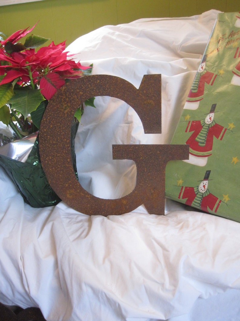 Rusted Metal letter G image 3