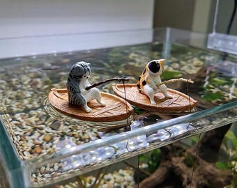 Fishing Cat Aquarium Decoration, Miniature Cat in Boat Fish Tank Ornament, Resin & Wood Aquascape Decor, Cute Aquarium Accessory