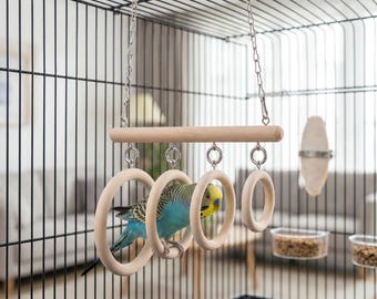 Papagei Holzring Tunnel Spielzeug, Hängevogelkäfig Schaukel Barsch mit 4 Ringen für Wellensittiche Nymphensittiche Lovebirds