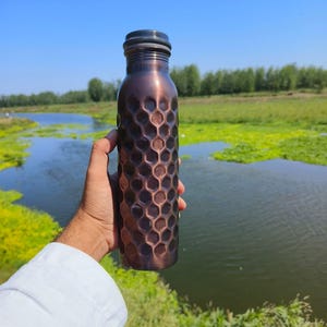 Hammered Copper Water Bottle 32 Oz | Honeycomb Texture Reusable Drinkware, Ayurvedic Style