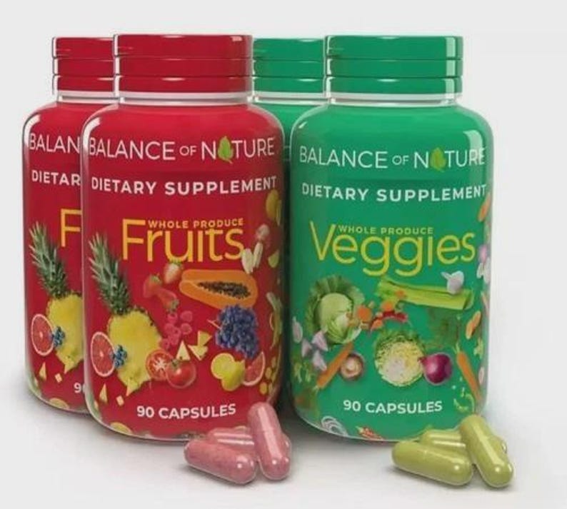 Pode incluir: Tr&ecirc;s frascos de suplementos com r&oacute;tulos vermelhos e verdes. Os frascos vermelhos s&atilde;o rotulados "Fruits" e o frasco verde "Veggies". Cada frasco tem uma tampa vermelha ou verde e cont&eacute;m 90 c&aacute;psulas. Suplementos diet&eacute;ticos.