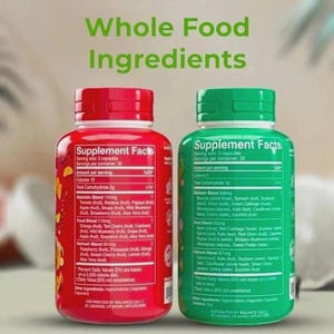 Pode incluir: Duas garrafas de suplementos, uma vermelha e outra verde, com r&oacute;tulos brancos detalhando os ingredientes e informa&ccedil;&otilde;es nutricionais. O texto "Whole Food Ingredients" est&aacute; no topo. A garrafa vermelha lista frutas, a verde vegetais.