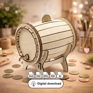 Puede incluir: Una hucha de madera con forma de barril con una ranura para monedas en la parte superior. El banco está hecho de madera de color claro y tiene un grifo en la parte delantera. Varias monedas están esparcidas alrededor de la base. Se muestra el texto "Descarga digital".