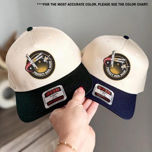 Gorra trucker bordada del Proyecto Ave María, gorra trucker bicolor Planet, regalo para amantes de los libros, gorra de ciencia ficción y fantasía para amantes de los libros
