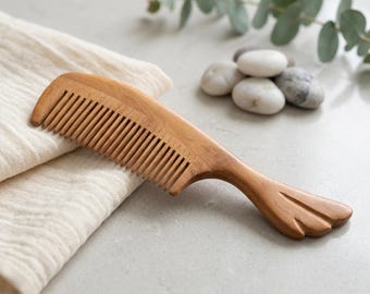 Handmade Fragrant Sandalwood Fish Tail Comb, Natural Carved Wood Hair Care, Anti-Static Scalp Massage Tool