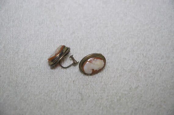 Vintage Cameo Shell Screwback Earrings - image 6