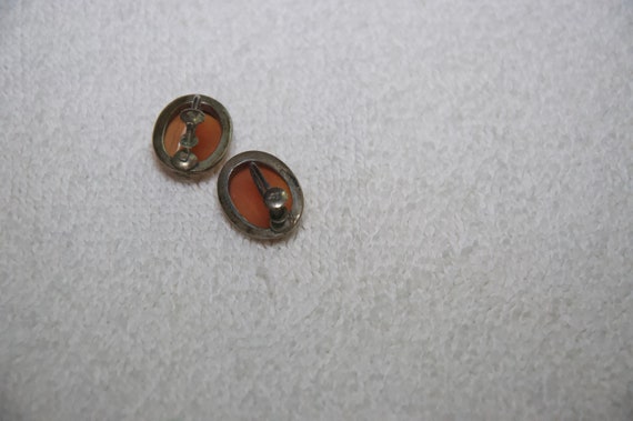 Vintage Cameo Shell Screwback Earrings - image 3