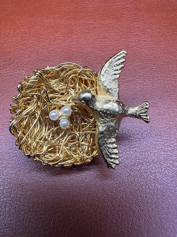 Jeanne Birds Nest Brooch