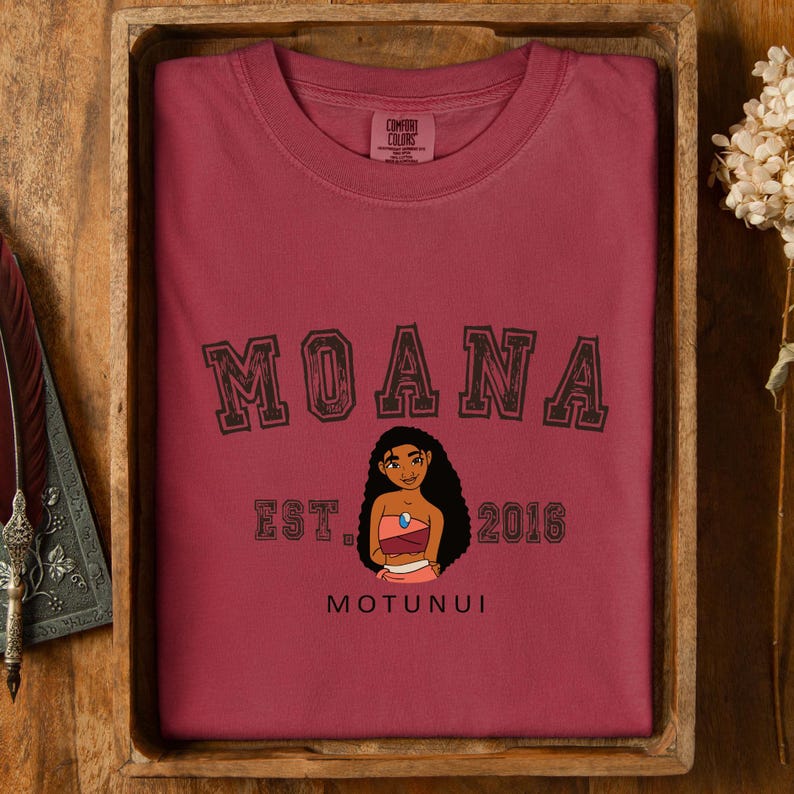 Vintage Moana Shirt, Motunui Est 2016 Tee, Epcot Journey of Water Disney Vacation Top immagine 2