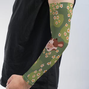 Cute Cow Arm Sleeves, Floral Farm Animal Compression Sleeves, UV Protection Arm Covers Country Gift