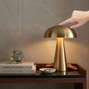 Peut inclure: Panneau en bois rustique avec l'inscription "Welcome" dans un style manuscrit. Le panneau présente une finition vieillie et un design simple et accueillant, idéal pour un porche ou une entrée.