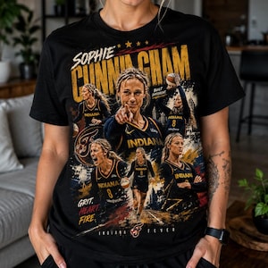 Puede incluir: Una camiseta negra de manga corta con un estampado gráfico de la jugadora de baloncesto Sophie Cunningham en varias poses. El diseño incluye el texto "SOPHIE CUNNINGHAM", "BUILT DIFFERENT", "GRIT. HEART. FIRE." e "INDIANA FEVER" en amarillo, rojo y blanco.