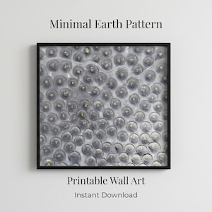 Puede incluir: Arte mural enmarcado cuadrado con borde negro. La obra presenta un patrón repetitivo de formas circulares grises y doradas. Se muestra el texto "Minimal Earth Pattern" y "Printable Wall Art Instant Download".
