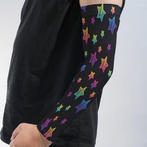 Neon Star Arm Sleeves Colorful Rainbow Star Pattern UV Protection Compression Sleeves for Running Cycling Sports
