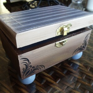 Handgeschilderde sieradendoos Trinket Box Stash Box Blauwe doos One of a Kind Doos afbeelding 4