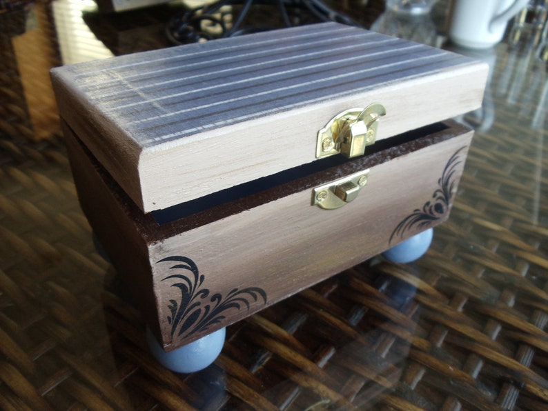 Handgeschilderde sieradendoos Trinket Box Stash Box Blauwe doos One of a Kind Doos afbeelding 4