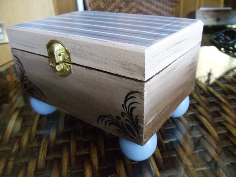 Handgeschilderde sieradendoos Trinket Box Stash Box Blauwe doos One of a Kind Doos afbeelding 2