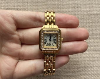 Gold Quasten-Armband-Uhr: Kristallakzente, Quarz-Uhrwerk, femininer Stil