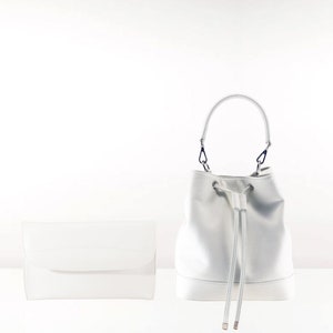 Handmade leather shoulder bag in white, pebble grained | purse NETTA x bucket bag SOPHIE | Wedding bag, Mother's day gift | Ethically made