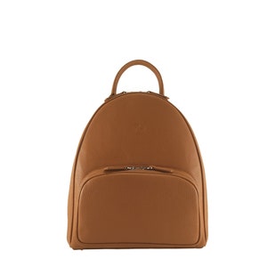 Handgefertigter Reißverschluss-Rucksack aus Leder in der Farbe KATLYN cognac braun | Urban Rucksack im Casual-Stil | Ethisch hergestellt