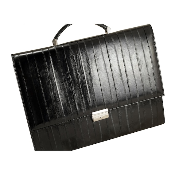 Mandel - New Year's ready✨ Classic Flap Bag Mini Black available at mandel-store.com  📸 @paulinamanterys | Facebook