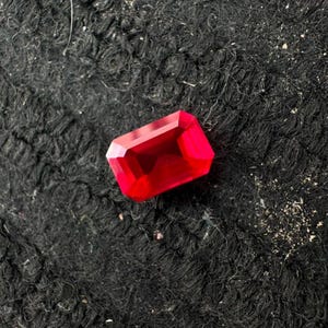 GIE Certified Flawless Natural Red Ruby Emerald Cut 5.20 Ct Loose Maha Rani Gemstone pendant for jewellery making With Free Gift+