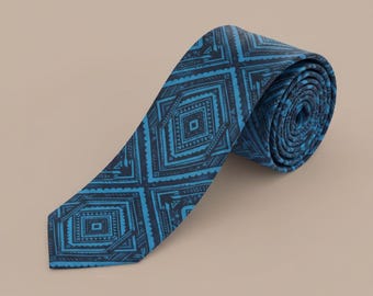Corbata con estampado Moana Azure de The Koko Samoa, regalo para papá, estampado polinésico, accesorio cultural de las islas del Pacífico, para bodas y oficinas.