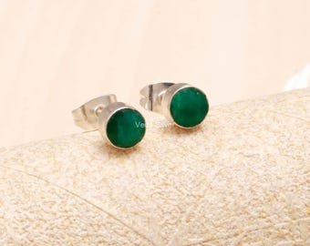 Brincos de Prata de Lei 925 com Esmeralda Verde, Pedra de Nascimento de Maio, Formato Redondo, para Uso Diário.