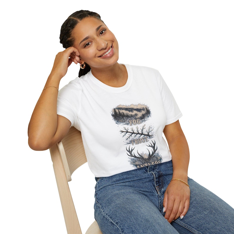 Fog Frost Antlers - Hunting T-Shirt - Winter Deer Hunting Whitetail Graphic Tee immagine 3