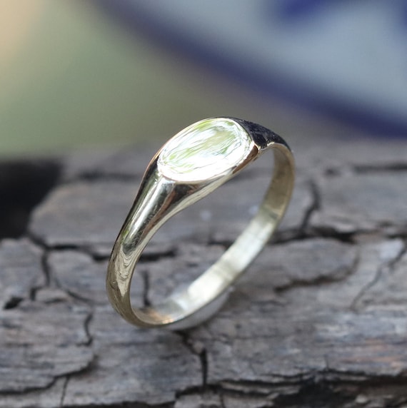 Antique signet on sale ring womens