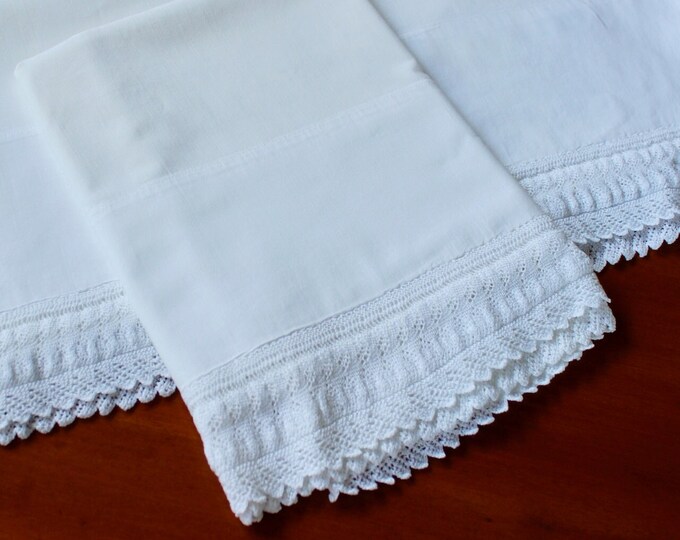 Vintage Pillowcases Pair Cotton White Lace Pillow Cases Quaker Percale
