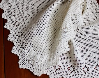 Vintage Lace Runner Crochet Hand Linen Cotton White Dresser Scarf 26 inches