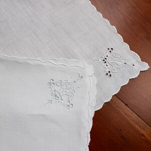 Vintage Napkins White Linen Luncheon Dinner Embroidered Madeira Cutwork 6 Hand Loving Cup Unused image 7