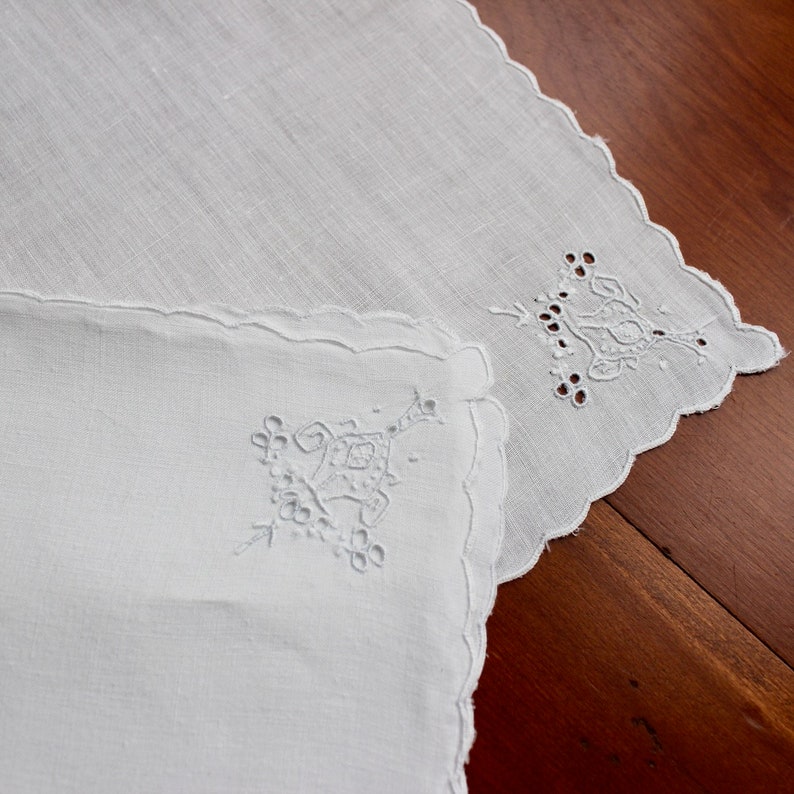 Vintage Napkins White Linen Luncheon Dinner Embroidered Madeira Cutwork 6 Hand Loving Cup Unused image 7