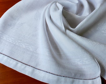 Serviette en lin vintage damassé chemin blanc grande feuille feuillage ajouré fleurs fleurs 41 pouces commode écharpe