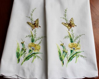 Vintage Linen Towels Guest Pair Embroidered Butterfly Flowers White Yellow Green Tea Fingertip