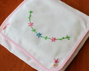 Vintage 8 serviettes en lin blanc cocktail madère broderie main découpée mélangée avec étui en tissu rose vert