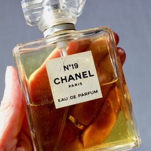 Chanel no 19 extrait 14 ml. Rare original 1970s edition. Sealed – My old  perfume