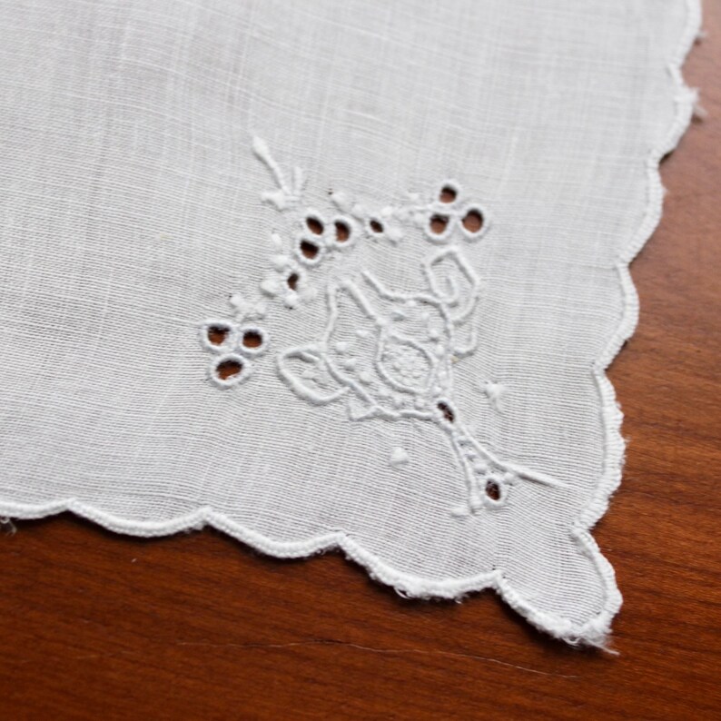 Vintage Napkins White Linen Luncheon Dinner Embroidered Madeira Cutwork 6 Hand Loving Cup Unused image 2