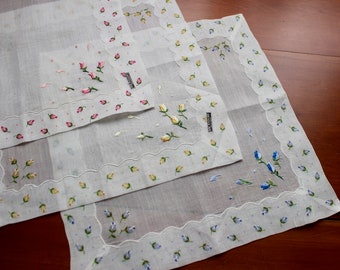 Vintage Linen Hankie Handkerchief Three Matching White Embroidery Flowers Rosebuds Pink Blue Yellow Green Wedding Cocktail Napkins Unused