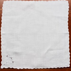 Vintage Napkins White Linen Luncheon Dinner Embroidered Madeira Cutwork 6 Hand Loving Cup Unused image 9