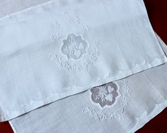 Vintage Linen Towels Madeira 2 Fingertip Guest Organdy Floral White Hand Embroidery