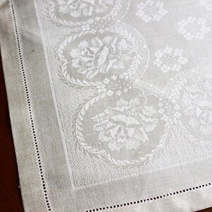 Vintage Linen Napkins Damask Unused White Cloth 8 Dinner Lunch Size Roses Large Off White Ivory image 3